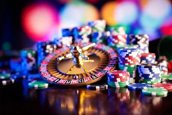 qq88 live-dealer studio with professional blackjack table and multilingual dealer